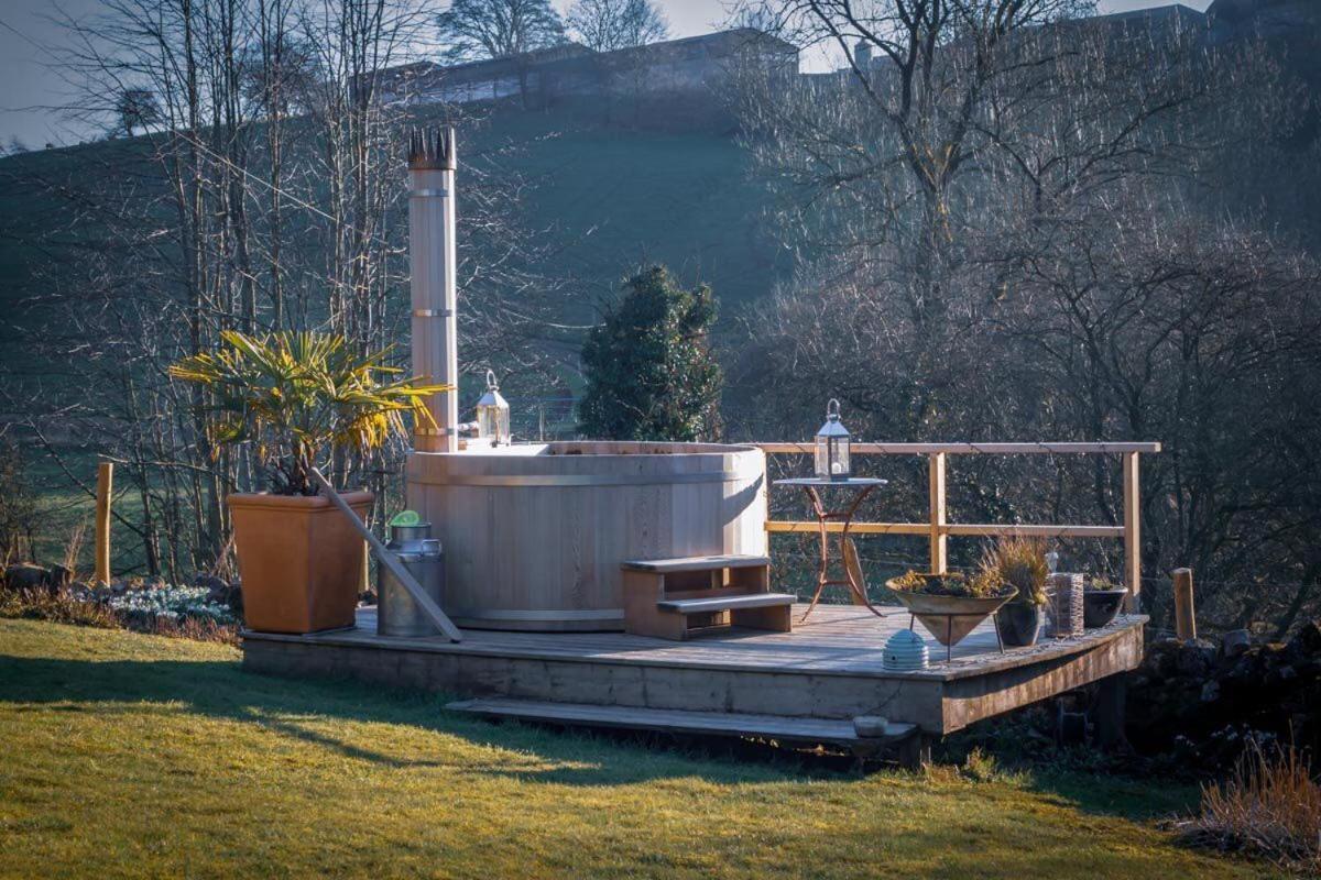 Lee House Farm Holiday Cottage With Possible Use Of Hot Tub Ninety Pounds A Session Waterfall Exterior photo